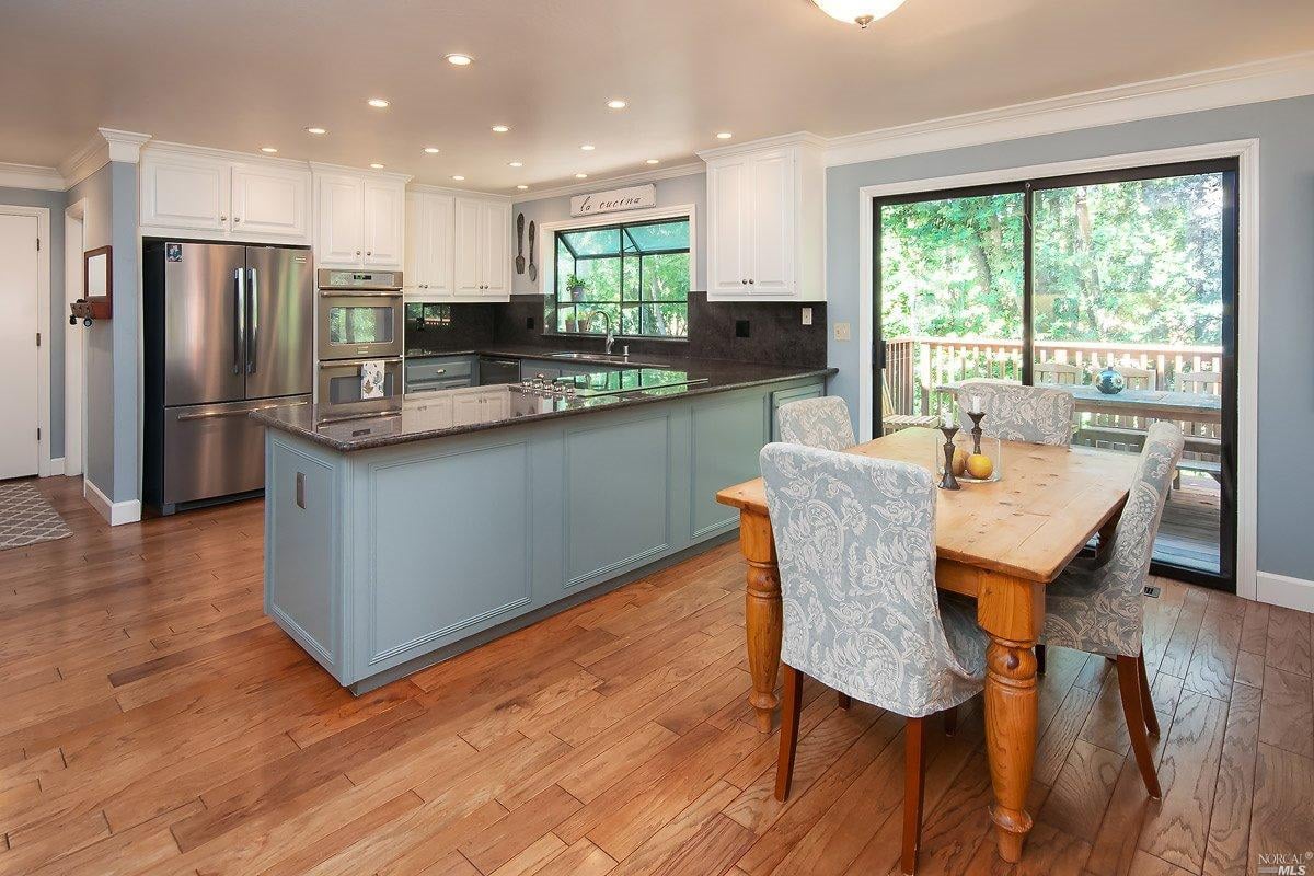 6 West Brooke Dr