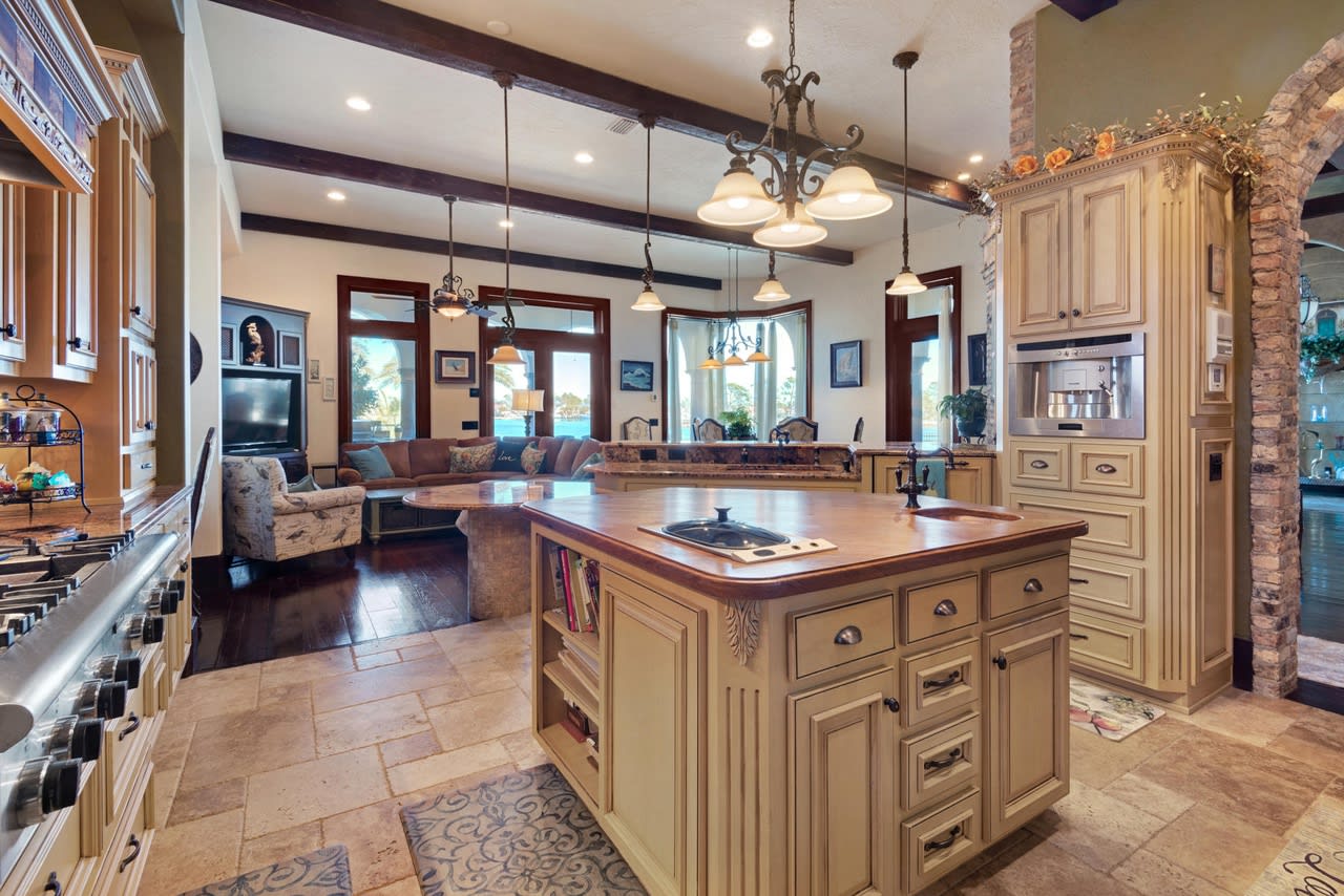 5236 Finisterre Drive