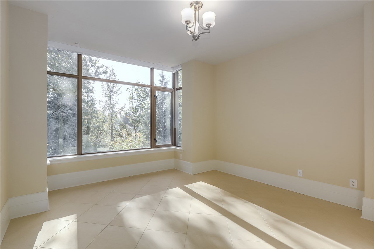 201-526 Waters Edge Cres