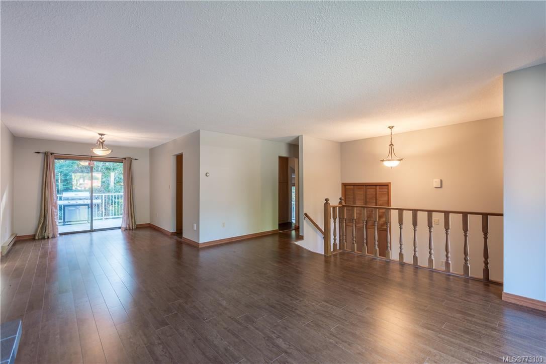 8733 Forest Park Dr, North Saanich