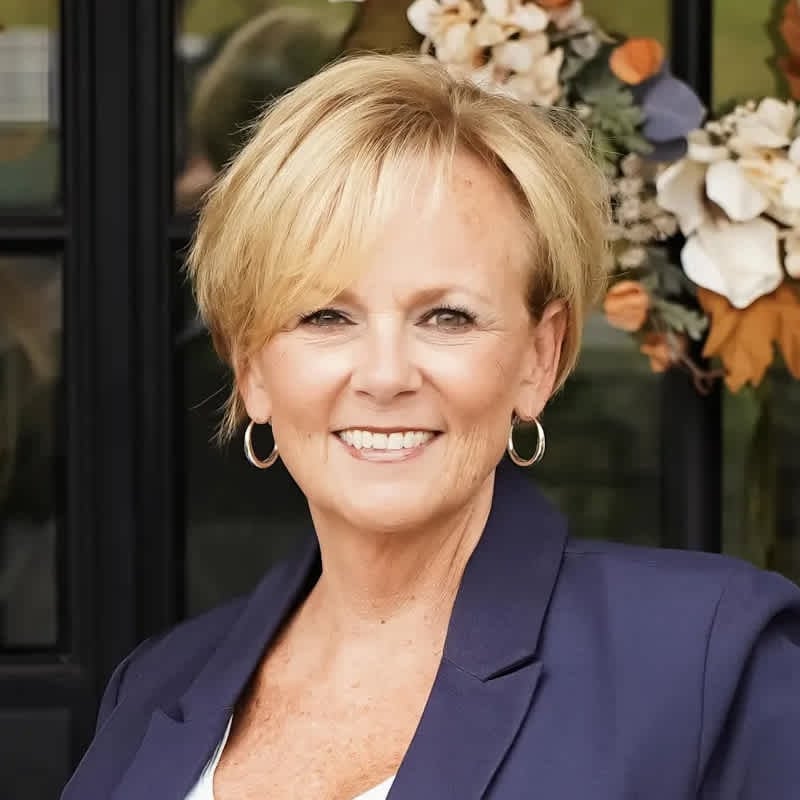 Lena Boyd - Mount Juliet TN - Real Estate Agent Headshot