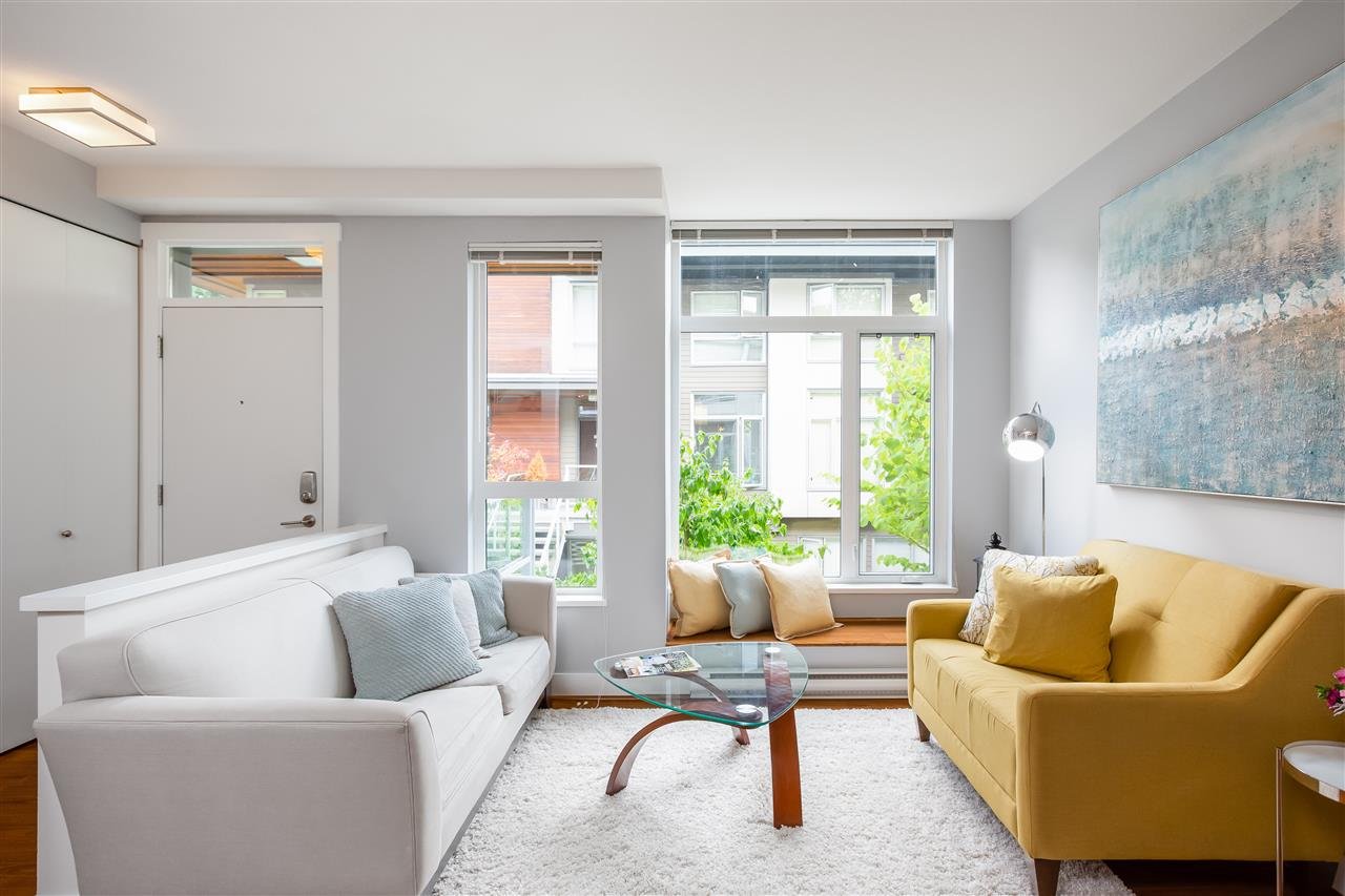 208-735 W 15th St