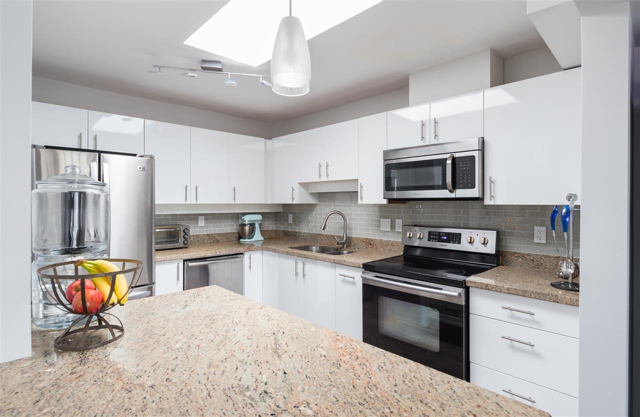 409-108 W Esplanade