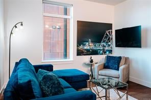 303-515 Chatham St