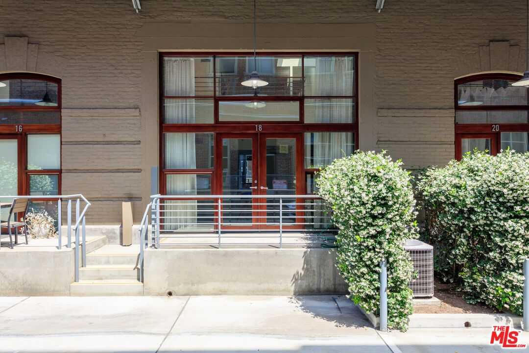 940 E 2ND ST Apt 18