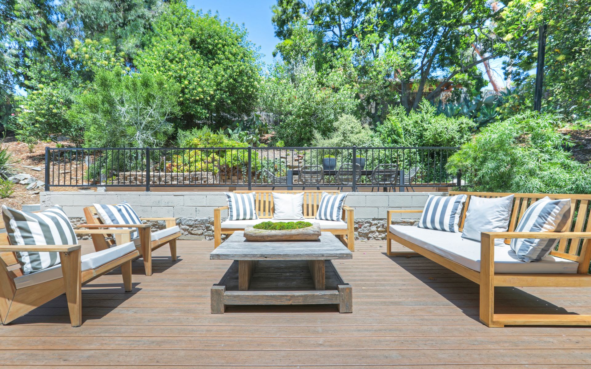  901 Isabel St