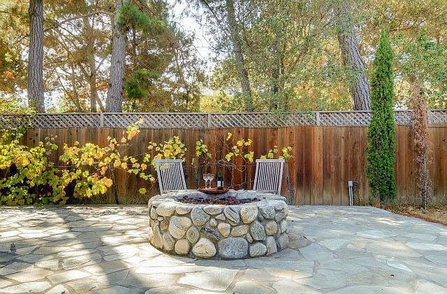 137 E Carmel Valley Rd APT 4
