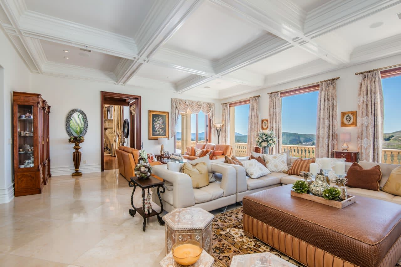 1233 Woodland Grove Ct, Calabasas Real Estate
