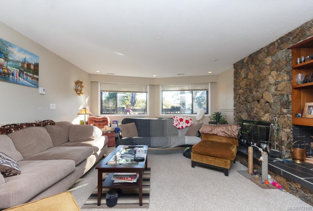 1222 Crown Cres