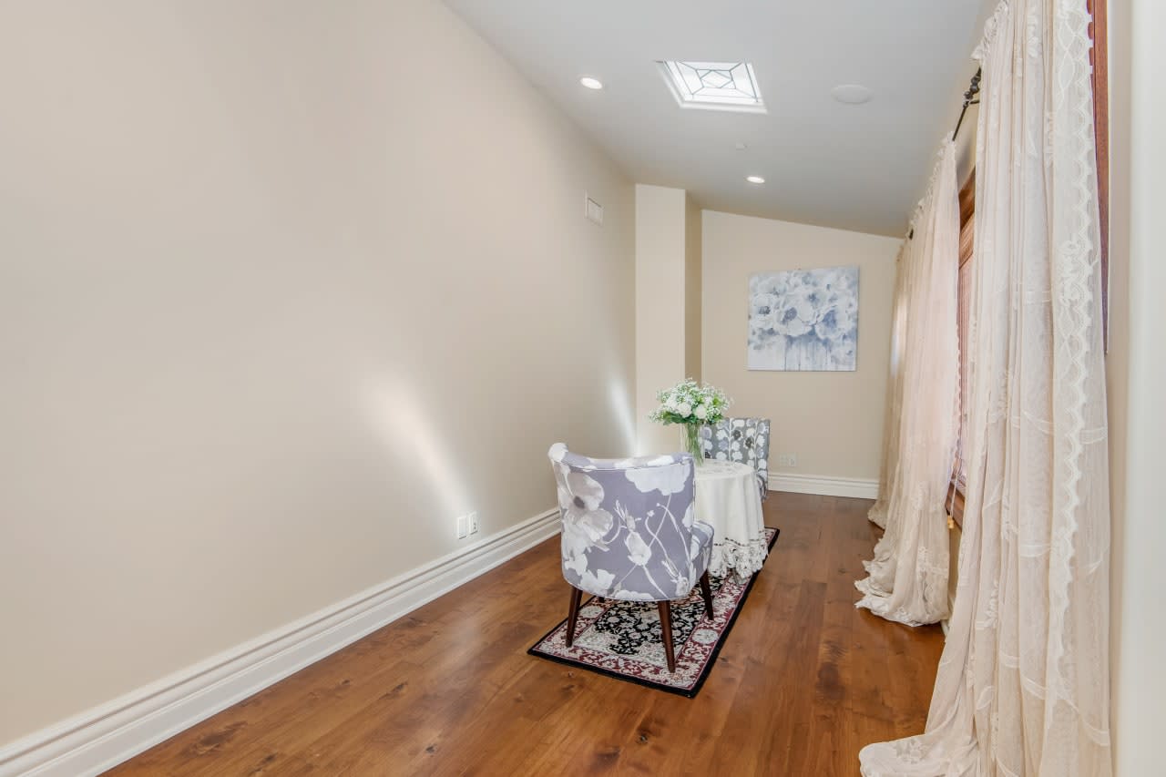 1233 Woodland Grove Ct, Calabasas Real Estate