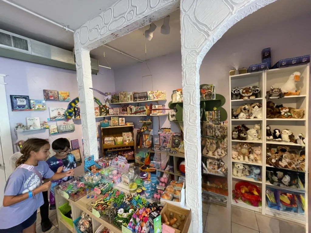 Charm me Sweet candy store closing in Southampton