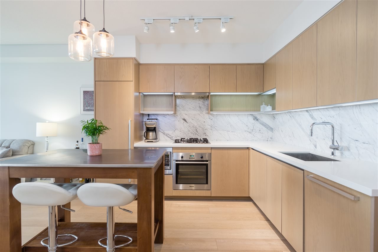 701-6588 Nelson Ave