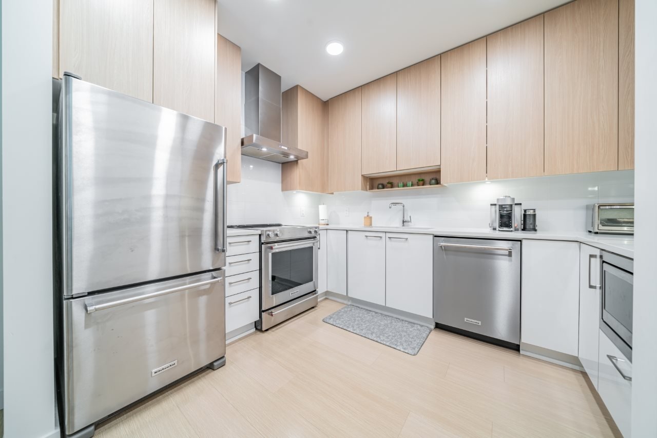 301-5460 Broadway Wy
