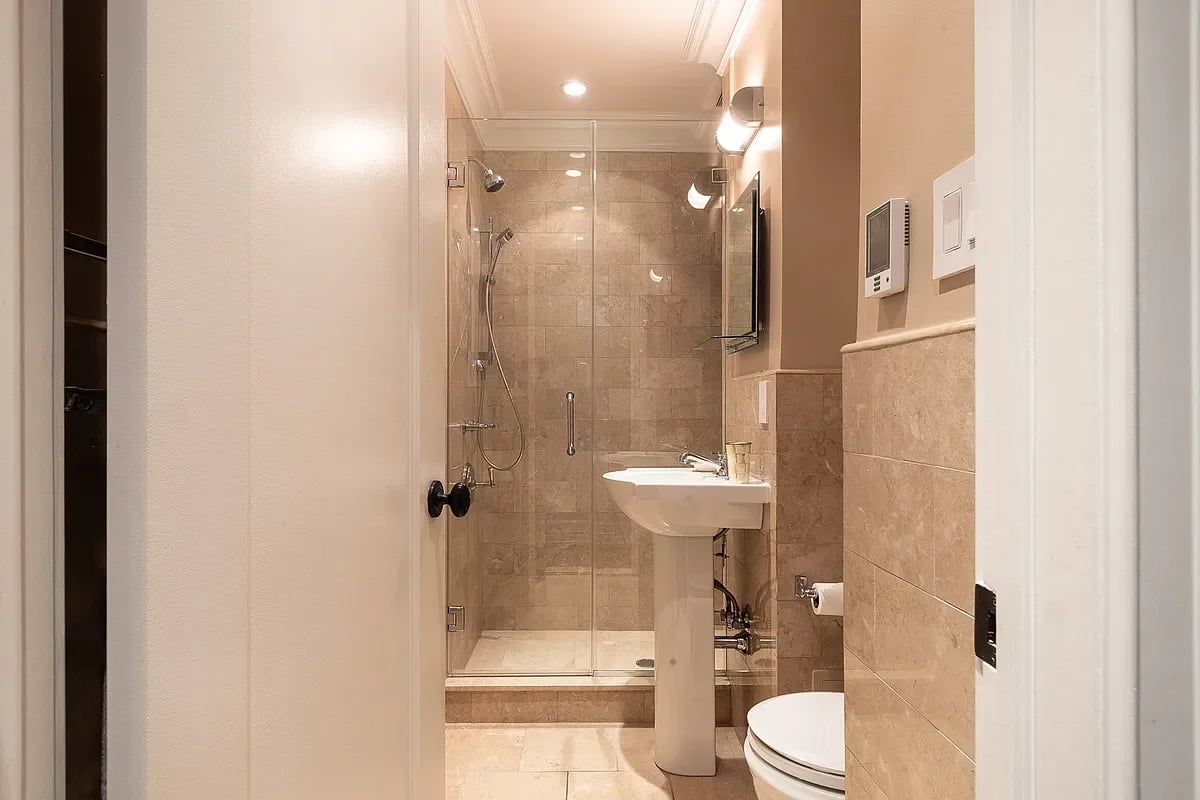 305 W 72nd St #2A