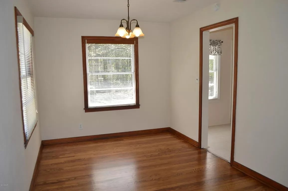 1017 W 12TH Court