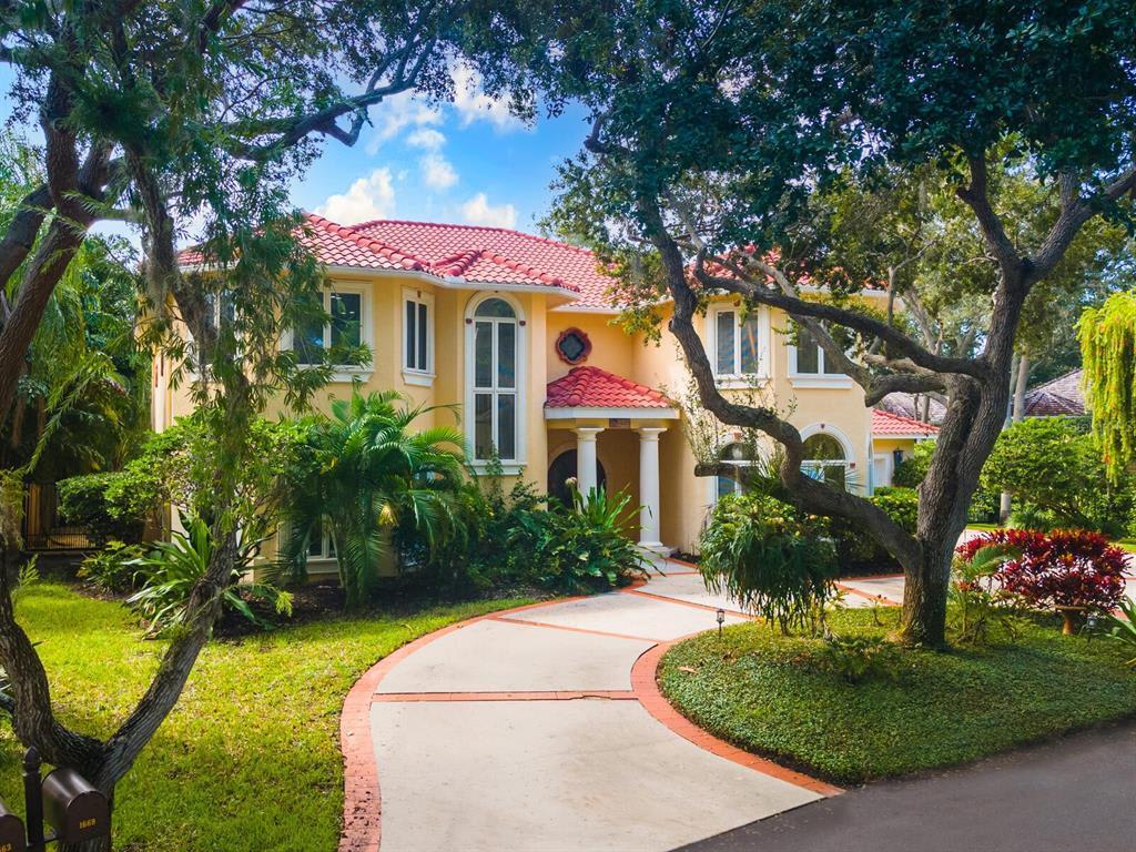 1669 Landings Ln