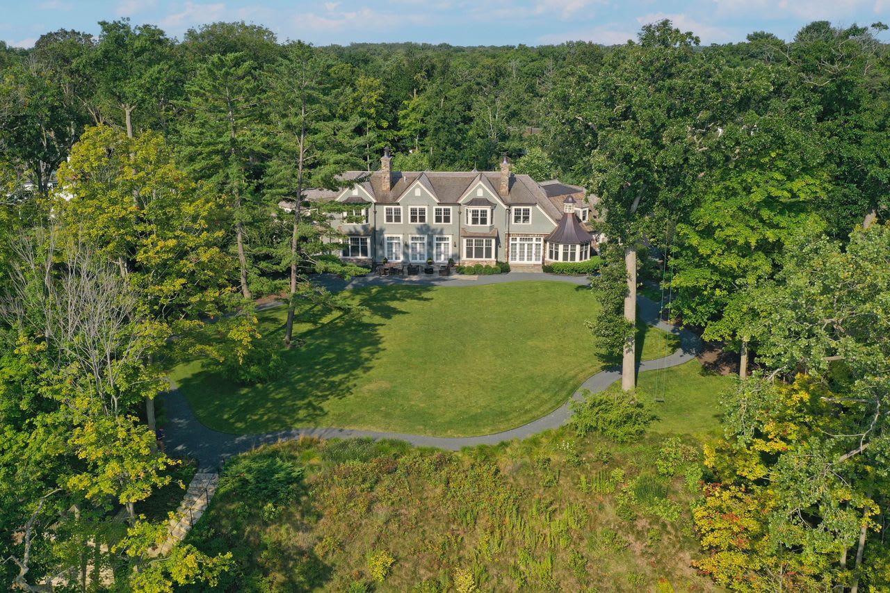 'Rockland' the Exquisite Lakefront Estate