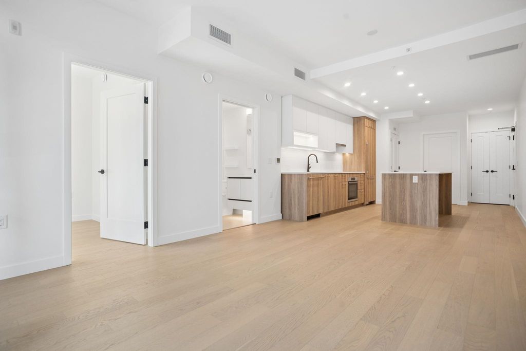 8398 Oak Street 204, Vancouver