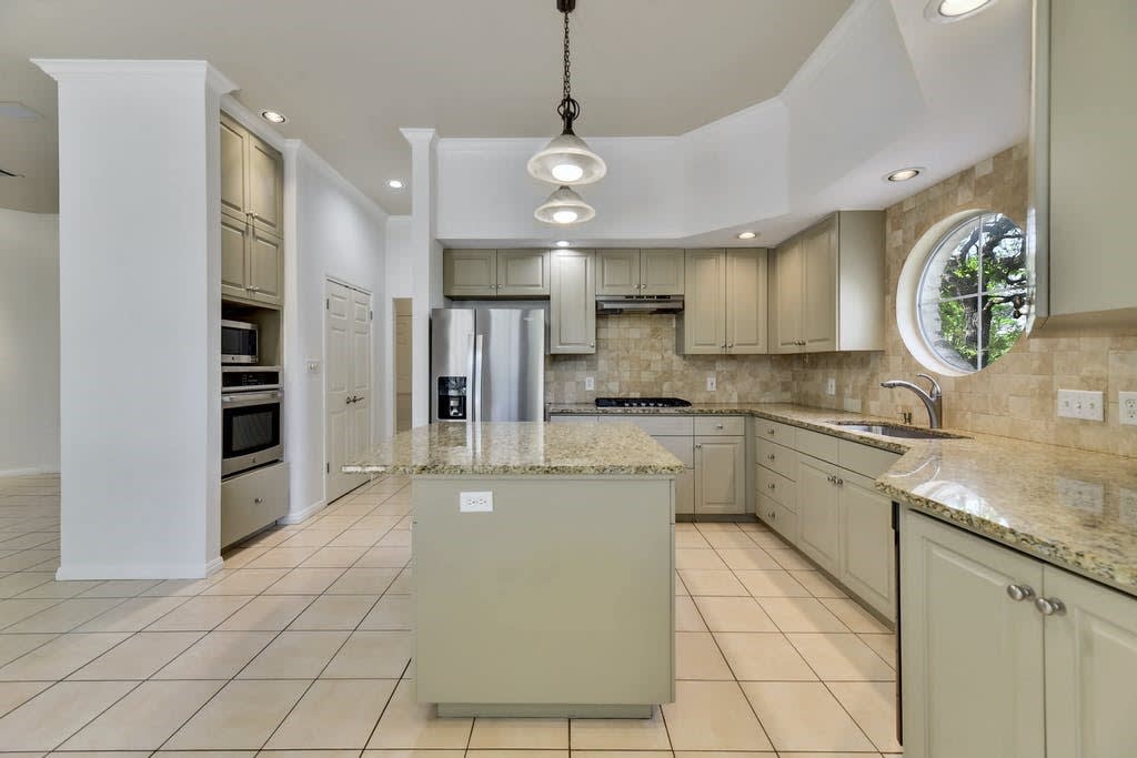 1107 Bowie Rd