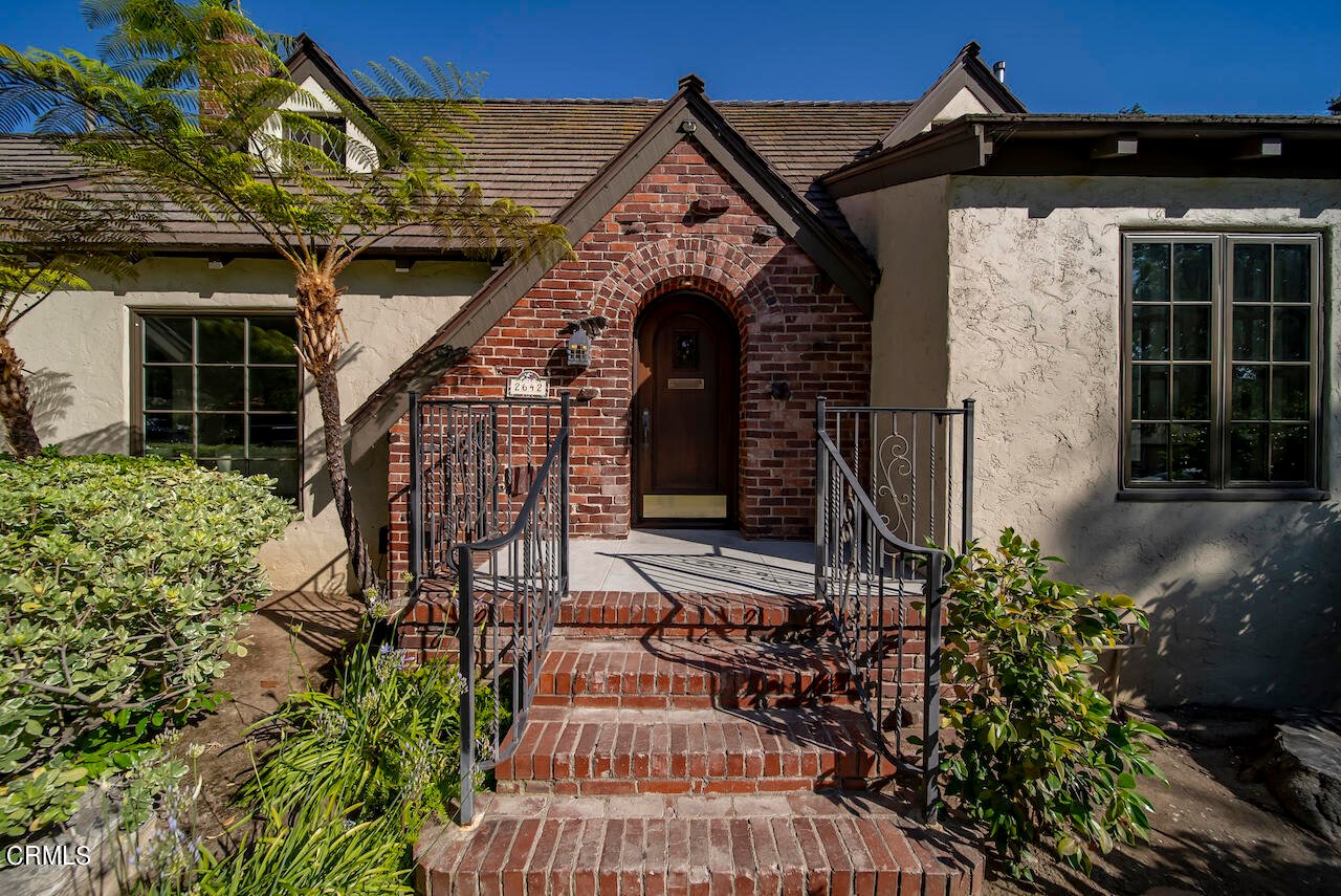 2642 Glenoaks Blvd