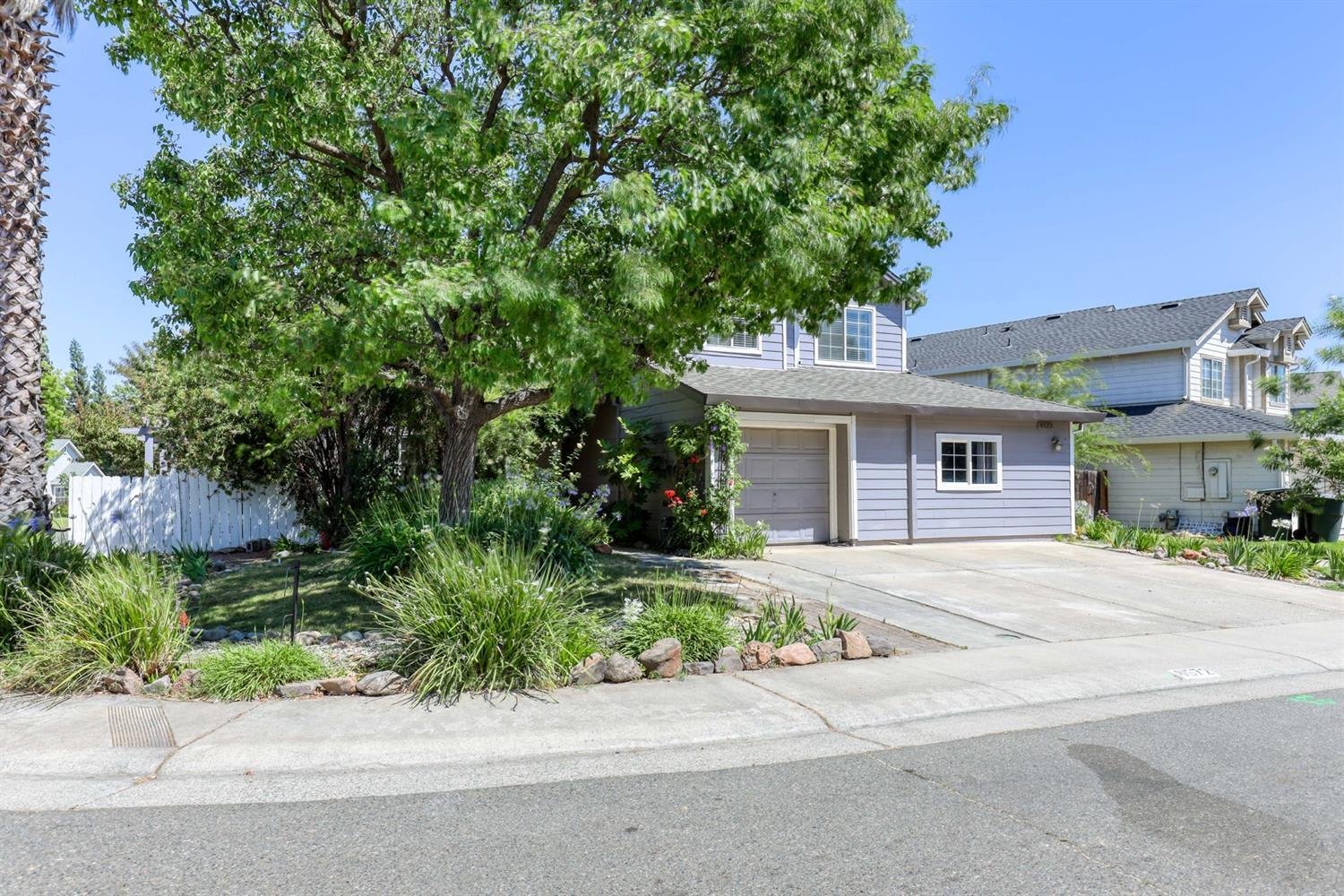 8572 Twin Trails Dr