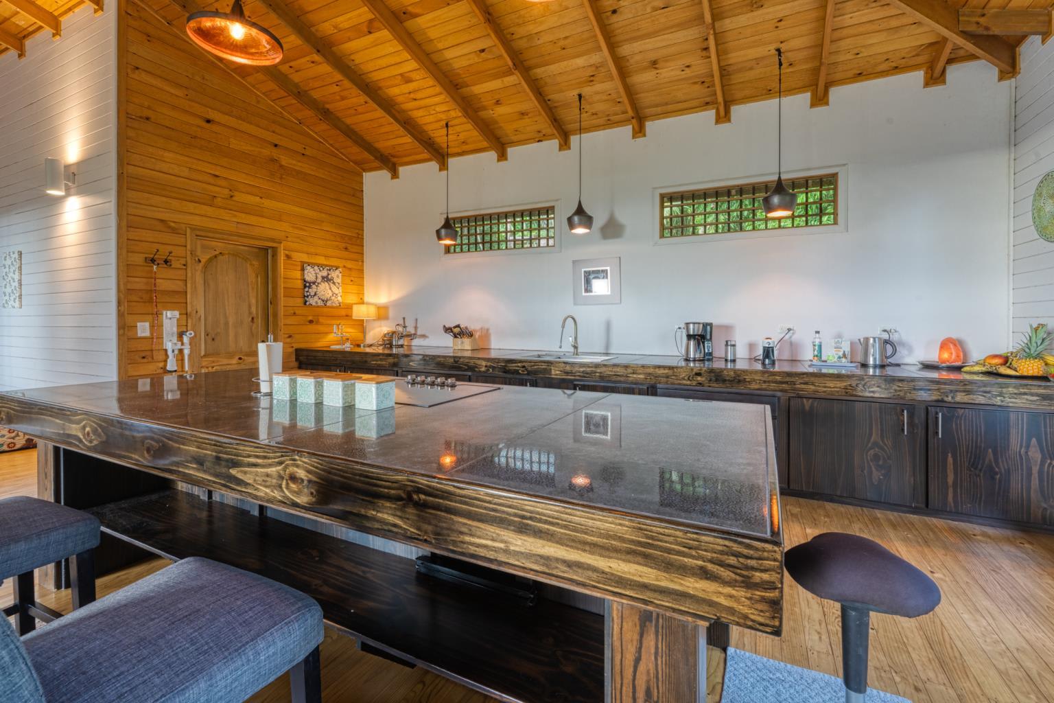 Exceptional Retreat Center on 62 Acre in Tinamastes