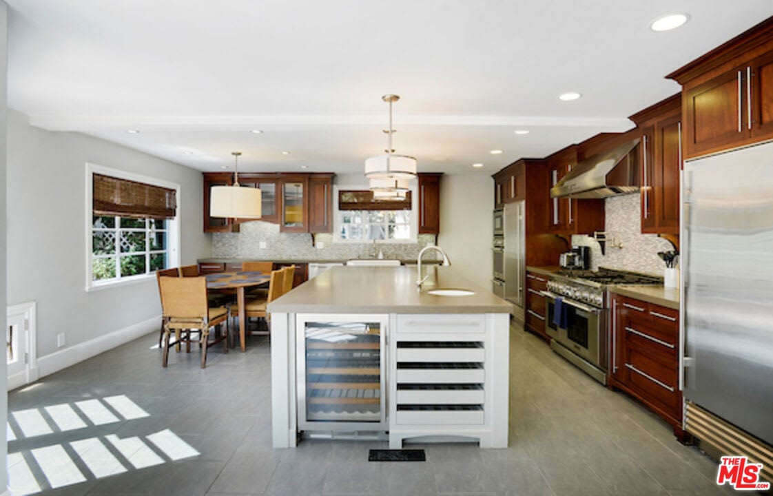 Ridge Oasis
