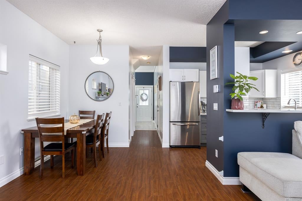 3328 Blueberry Ln
