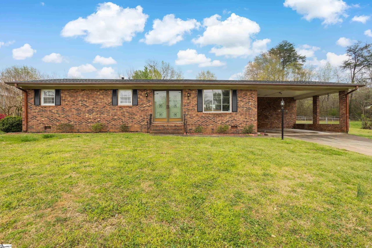 109 Crystal Dr
