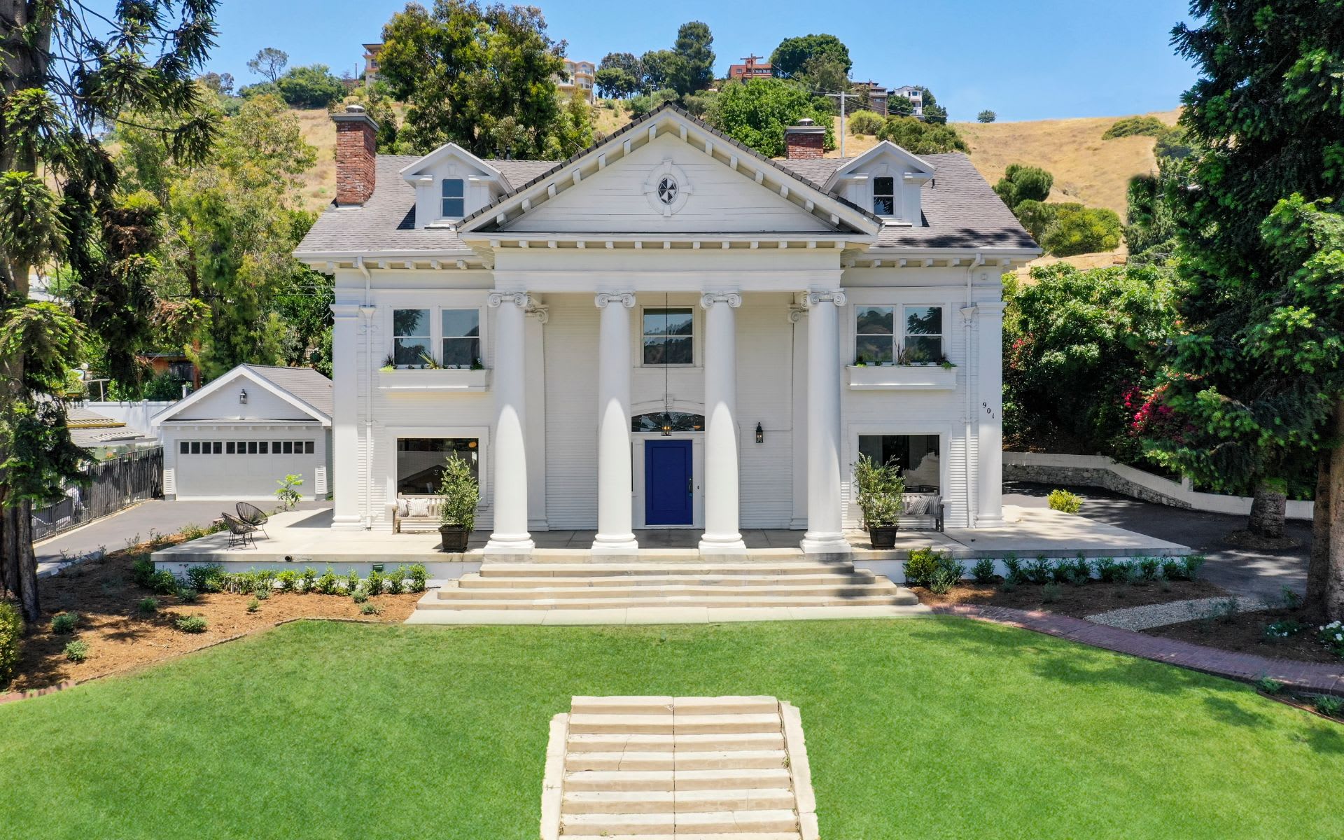  901 Isabel St