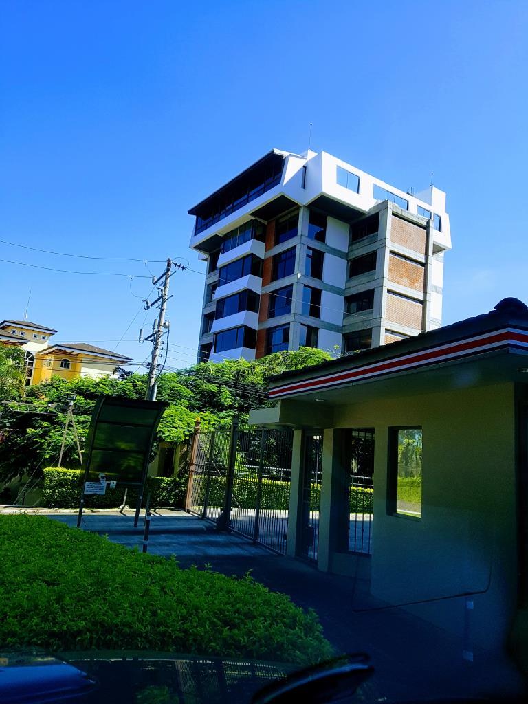 Remodeled Full Floor Condo, Escazu, San Jose