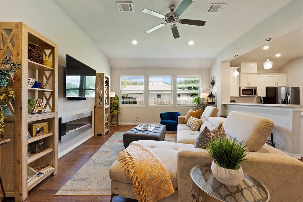 57 Briarwood Ln Bellville, Tx 77418