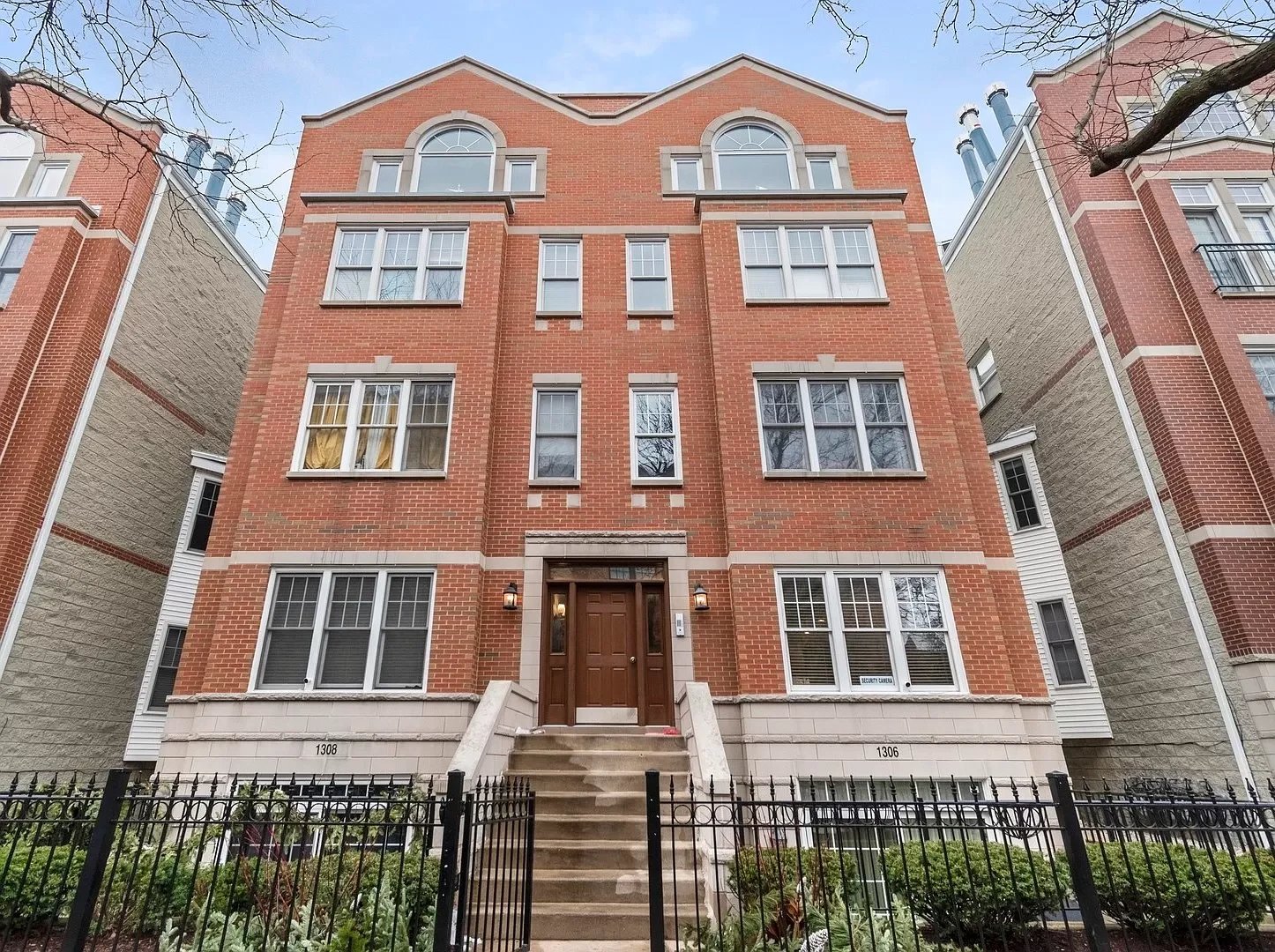 1306 W Fletcher St APT 2E