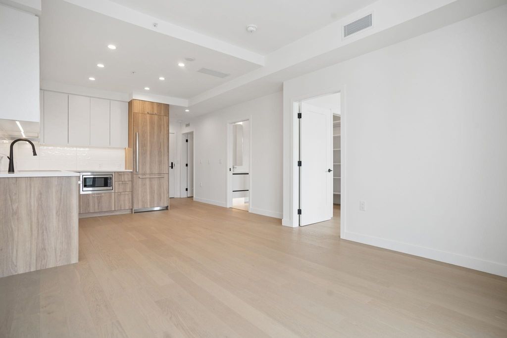 8398 Oak Street 208, Vancouver