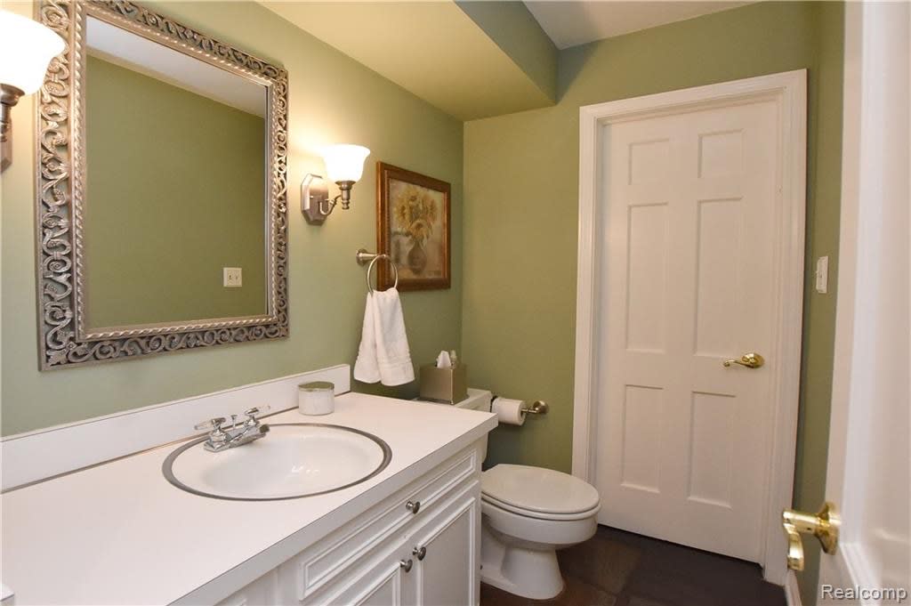 1313 LAKESIDE Drive
