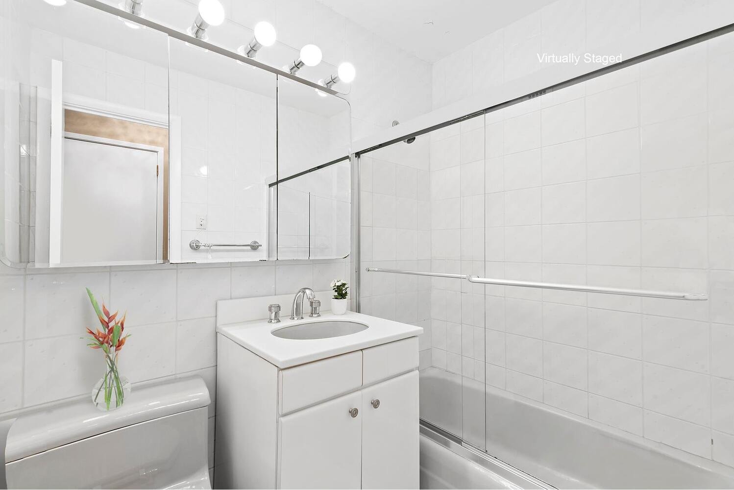 370 E 76th St, Unit A702