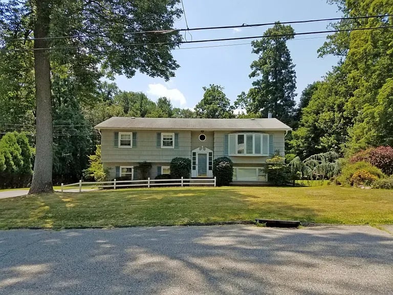 3 N Amundsen Ln