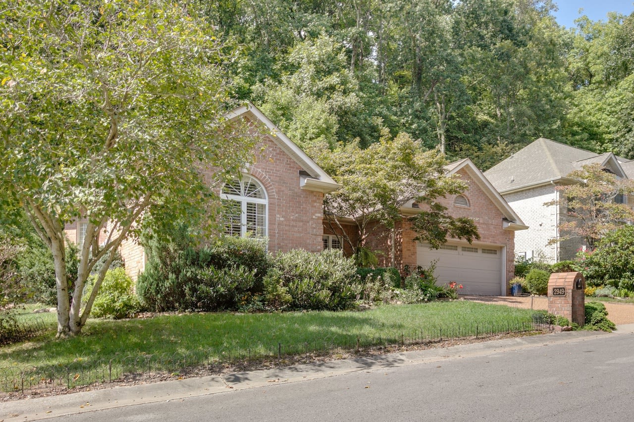 2949 Glenway Dr