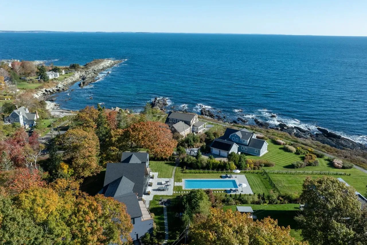 Modern Coastal Luxury: Exclusive Retreat in Cape Elizabeth