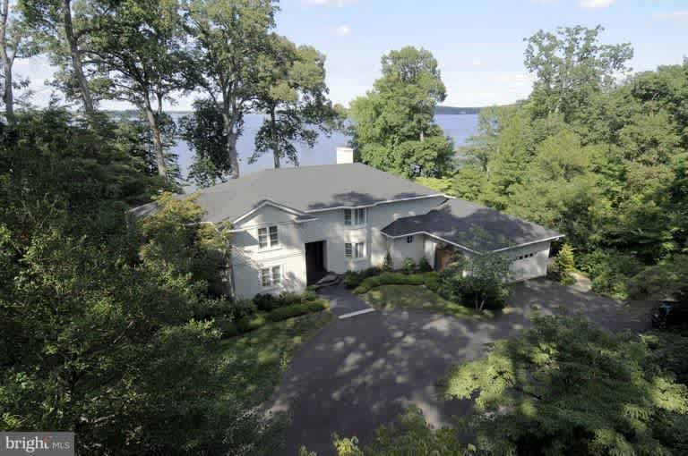 988 Stonington Dr