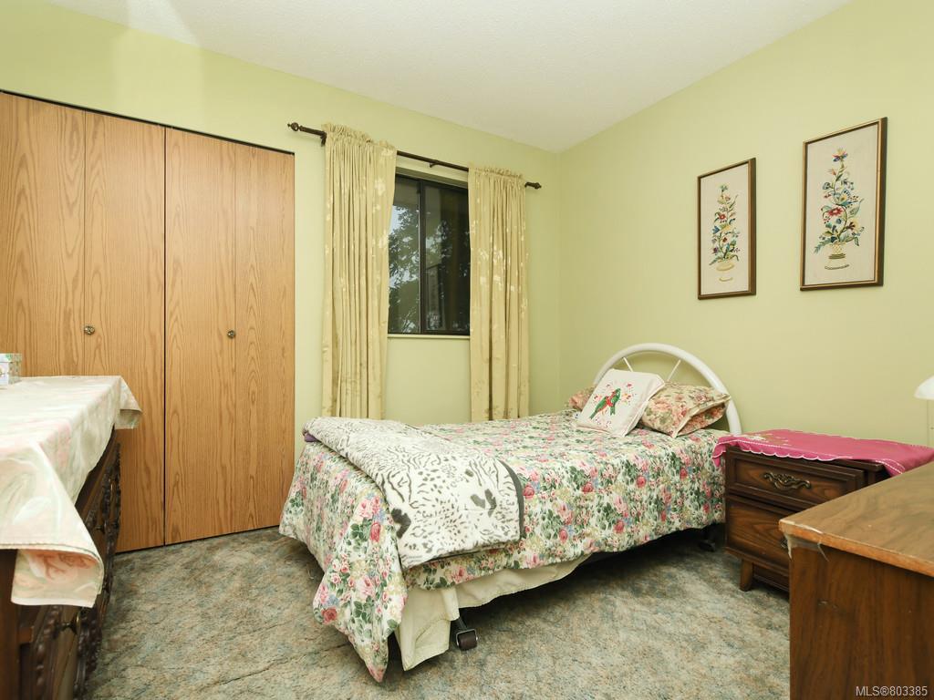 4075 Grange Rd, Saanich