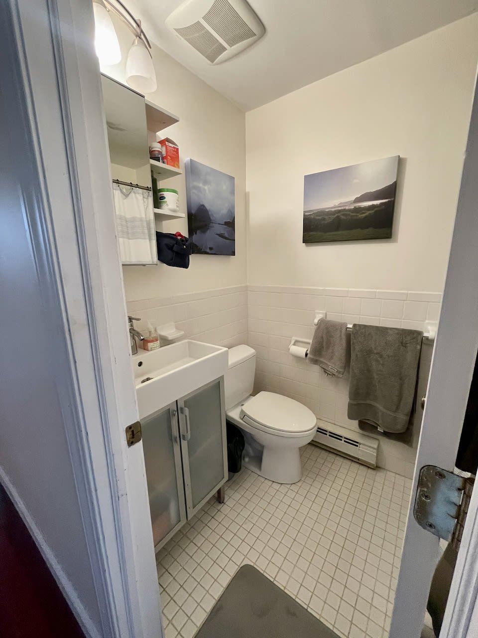 Dwight Street - Sunny 1 Bedroom 1 Bathroom w/ updated Kitchen! Available JUNE! 