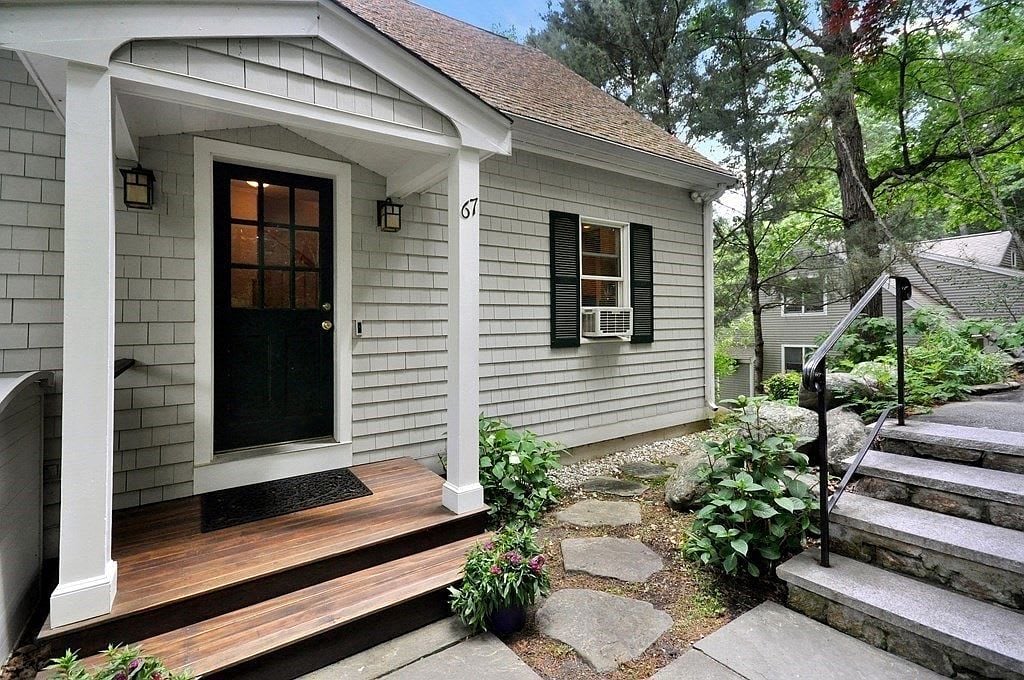 67 White Ave