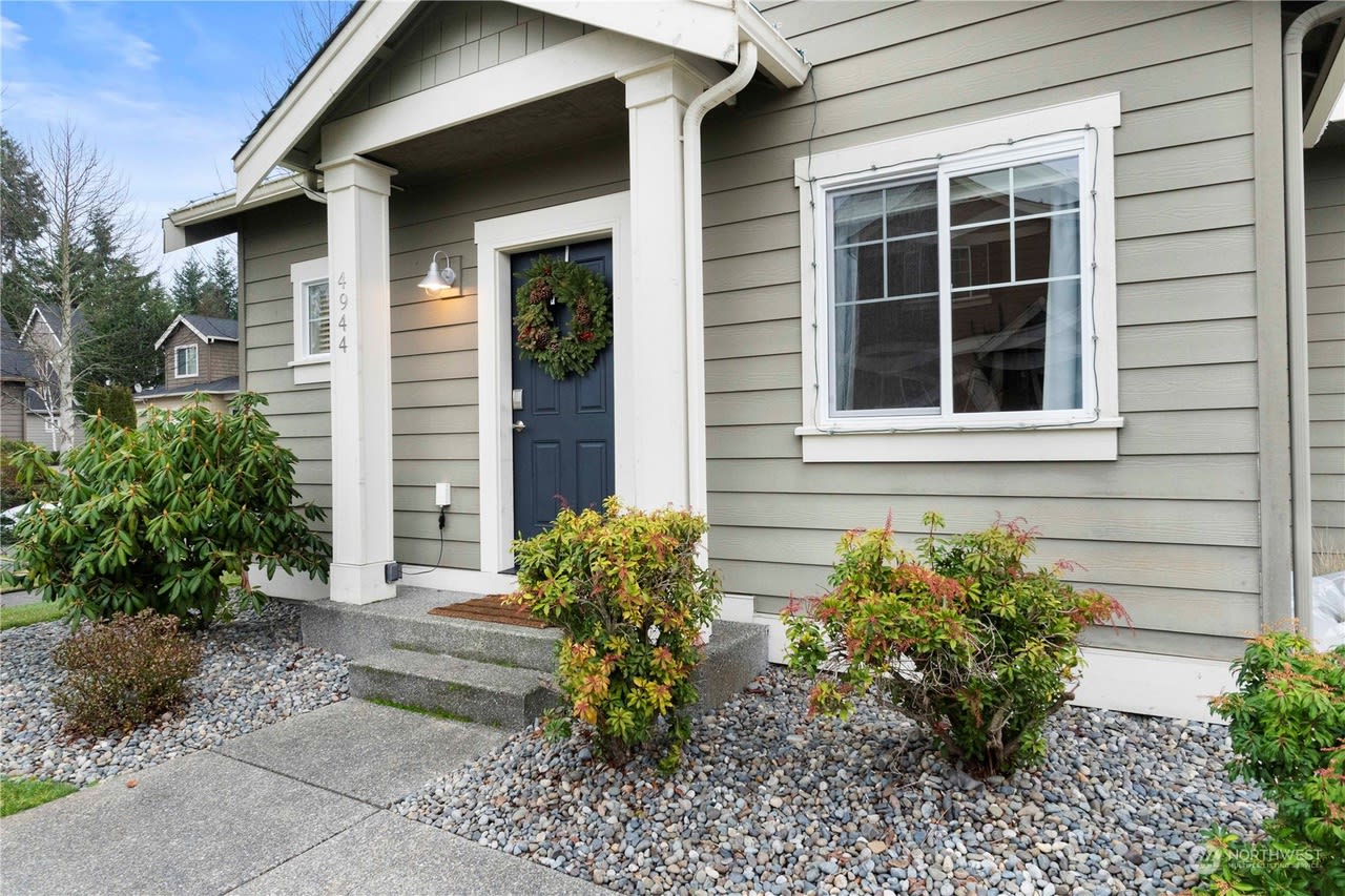 4944 Bering St NW