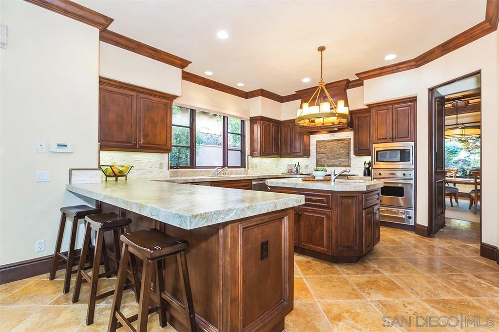 5810 Meadows Del Mar