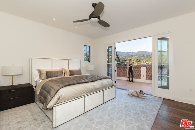 18 W Victoria St 204
