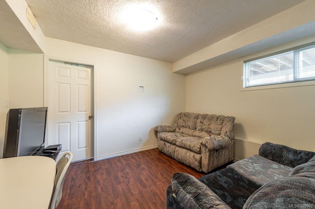4367 Torquay Dr