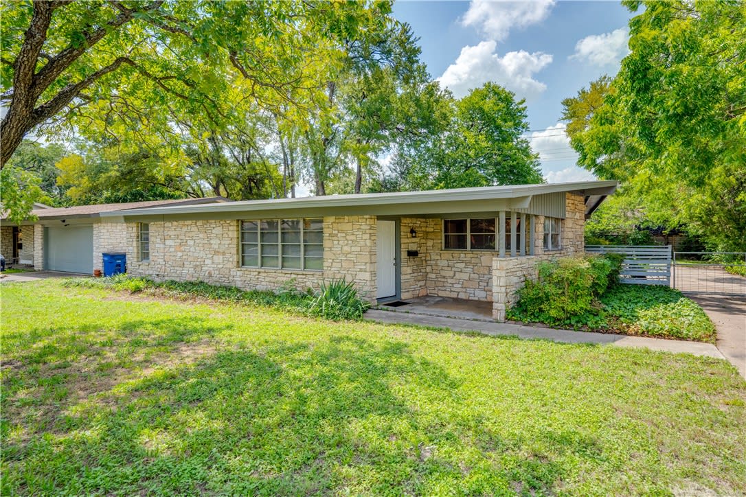 1703 Rogge Ln