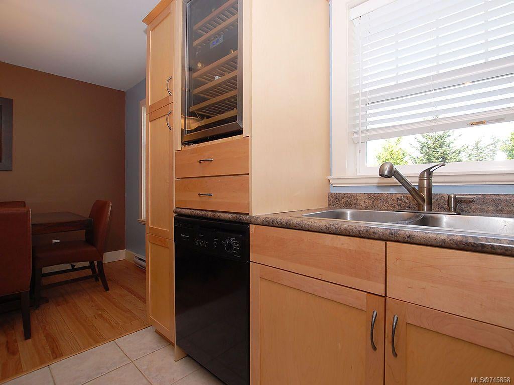 202-2752 Peatt Rd, Langford