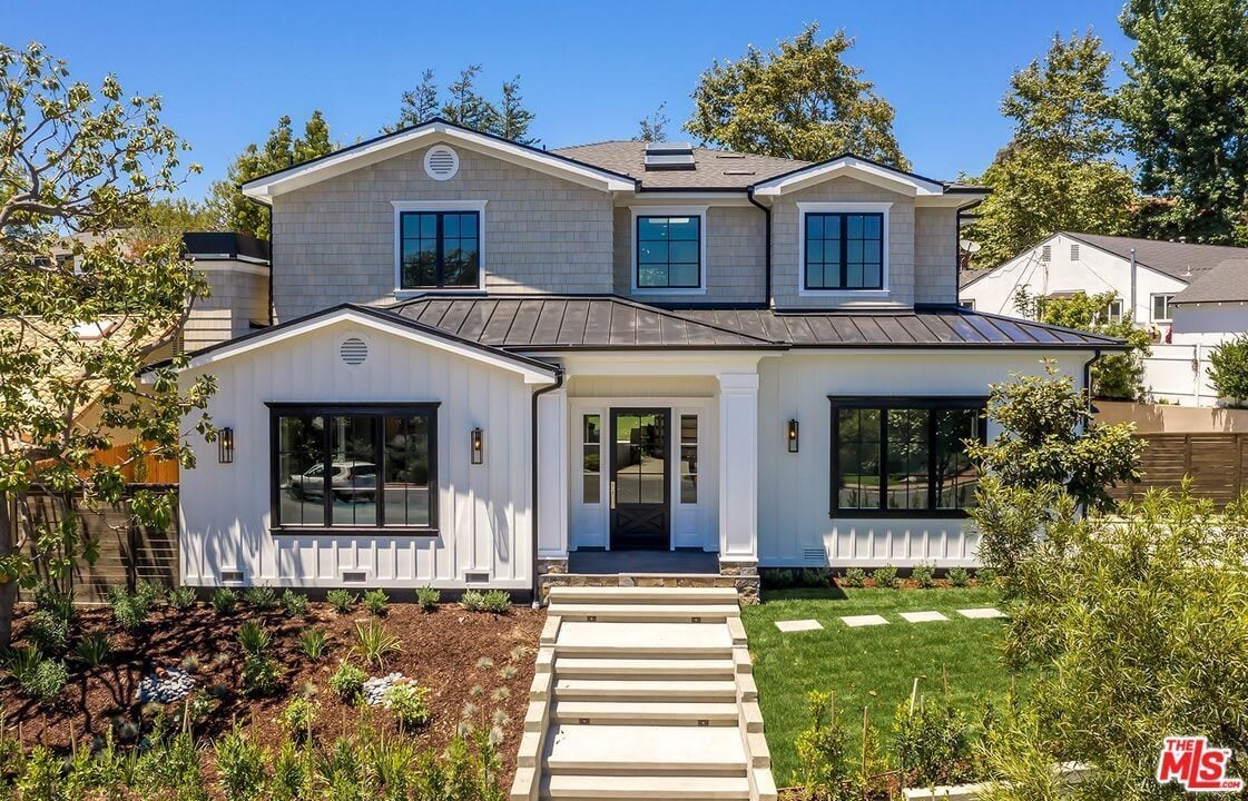 3021 Club Dr